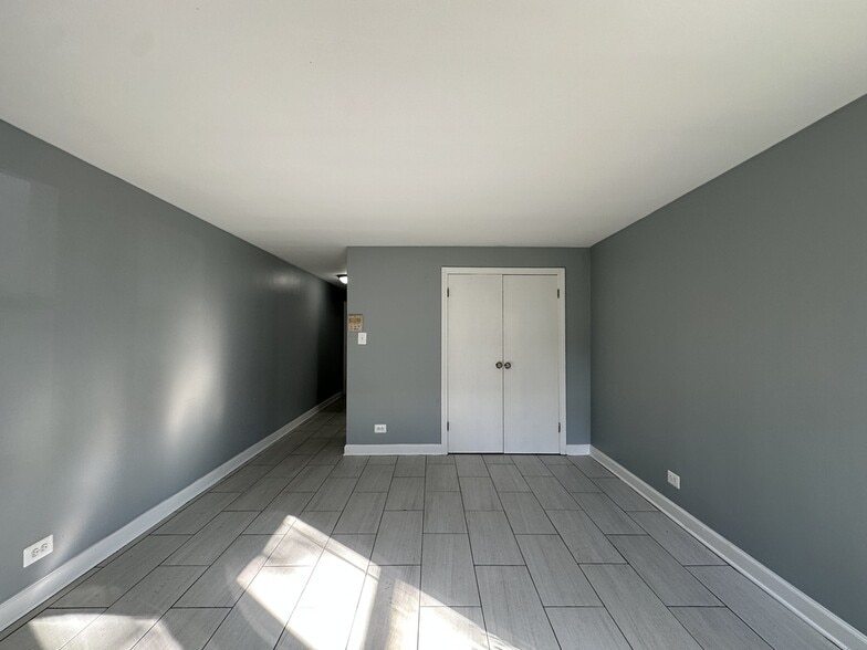 Building Photo - 6719 N California Ave