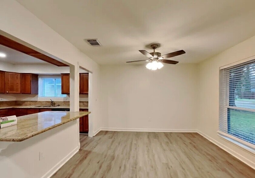 Building Photo - 10507 Mills Walk Dr