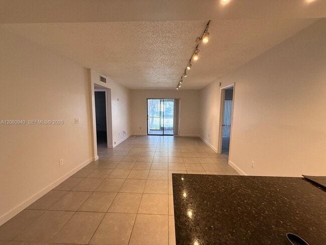 Building Photo - 860 NE 209th Terrace