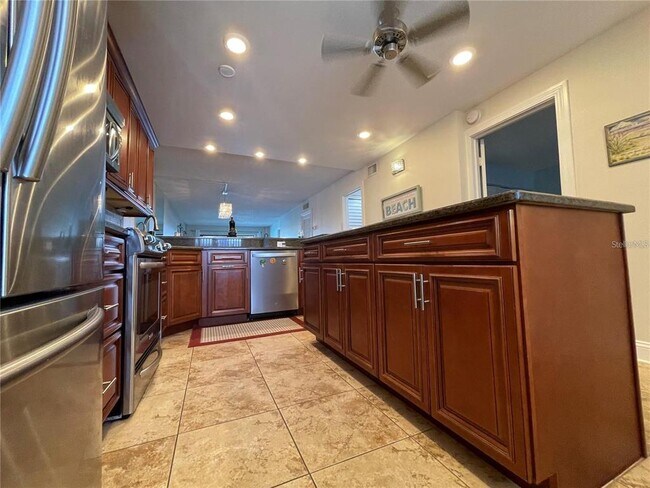 Building Photo - 7150 Sunset Way