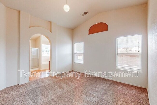 Building Photo - 633 Valley Meadows Dr