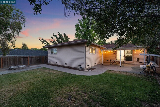 Building Photo - 1208 Roseann Dr