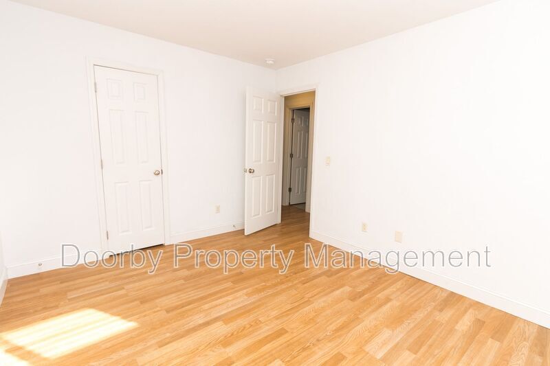 Building Photo - 3860 Youngstown Rd