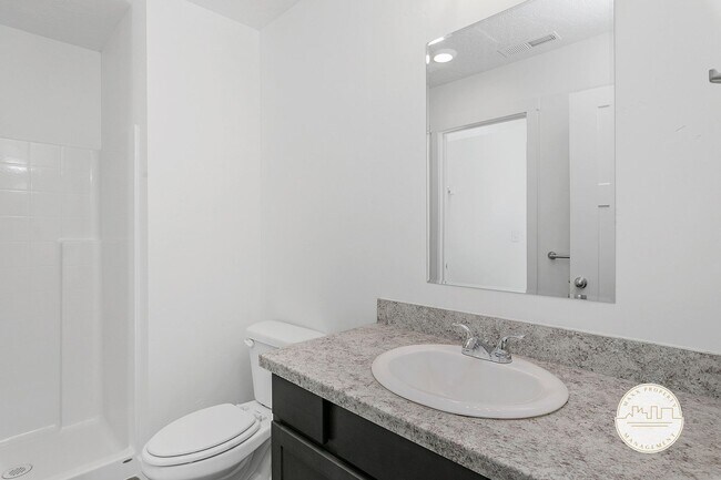 Building Photo - Gorgeous Townhomes in Entrata Farms of Meridian. Luxurious Amenities!