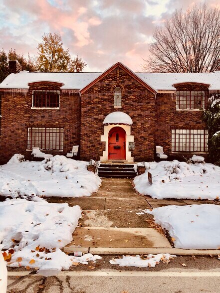 Primary Photo - 735 Lincolnway E