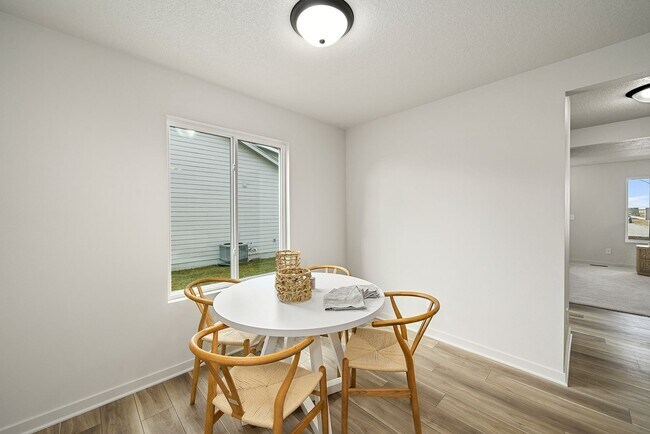 Building Photo - MODERN FINISHES!! 3 Bedroom, 2.5 Bathroom Home in Knoxville!