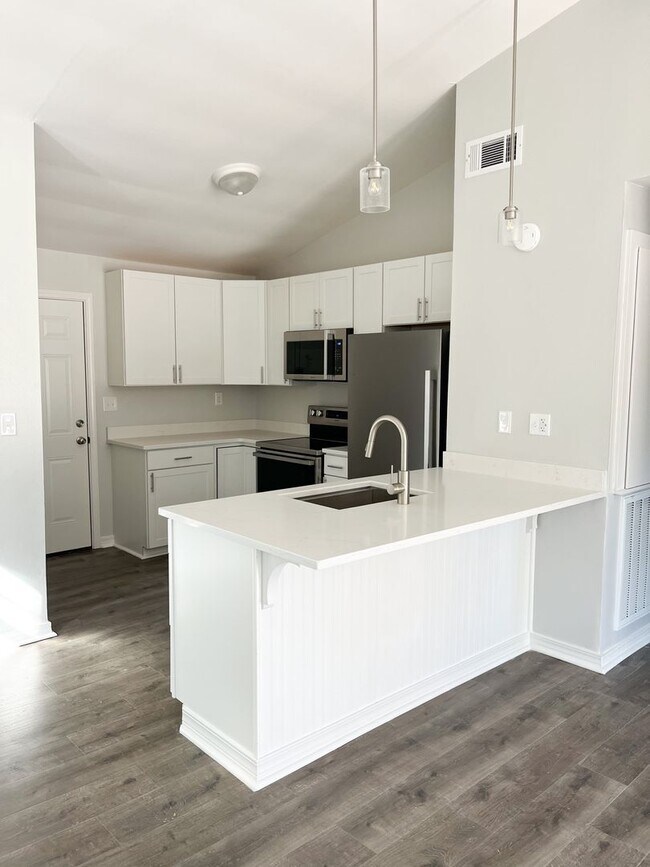 Building Photo - Northwood Duplex