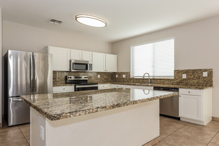 Building Photo - 3014 W Donner Dr