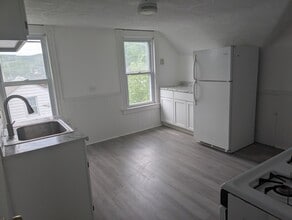 Building Photo - Feldspar Ave