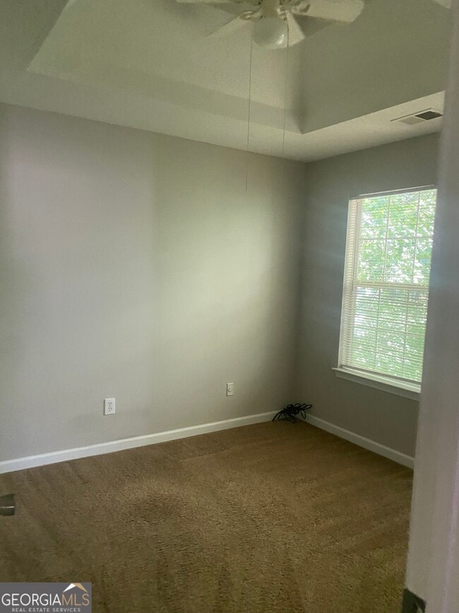 Building Photo - 553 Wren Walk