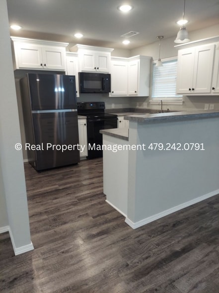 Building Photo - 1200 Sandstone Dr