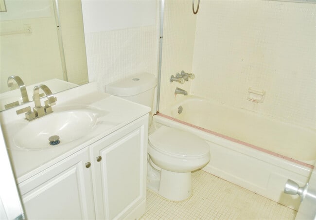 Building Photo - 4770 NW 10th Ct