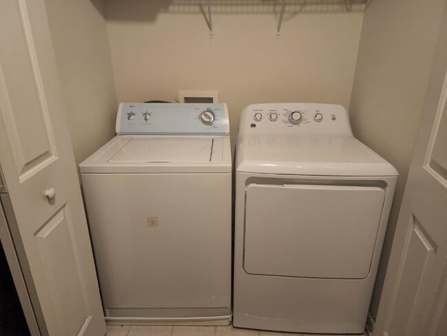 Building Photo - 1044 Annazanes Ct