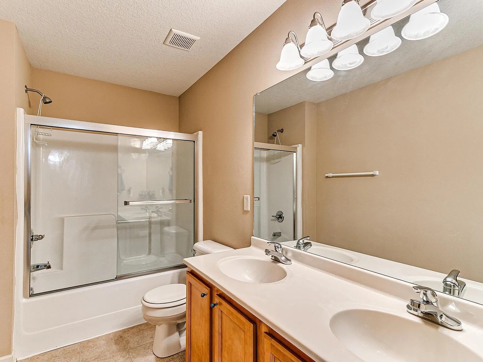 Building Photo - 15222 Aurora Cir