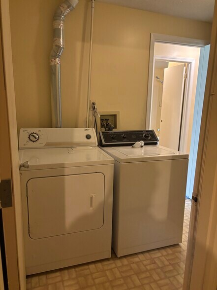 Laundry utility rm - 32 Chestnut Ct