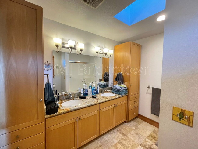 Building Photo - 4834 SE Kelly St