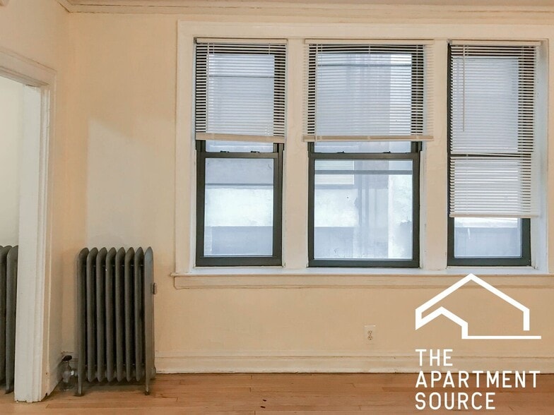 Building Photo - 432 W Surf St