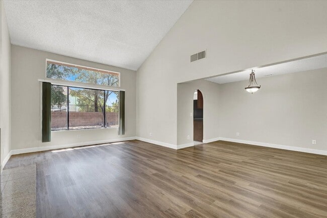 Building Photo - 8921 Beach Front Dr