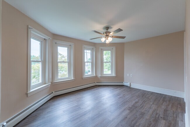 Living room - 506 Washington St