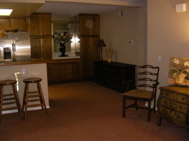 Building Photo - Ground Floor Condo - Available For Lease!