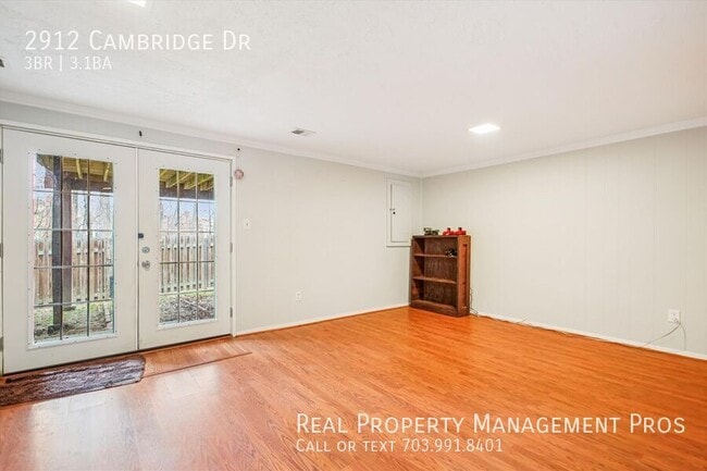 Building Photo - 2912 Cambridge Dr