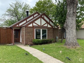 Building Photo - 931 Sugarberry Dr