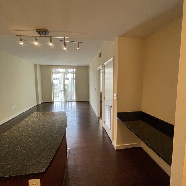 Building Photo - 155 Potomac Passage