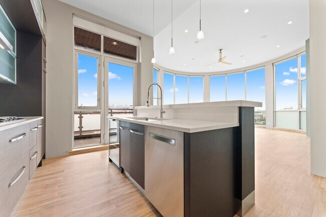 Building Photo - 2408 W Rice St