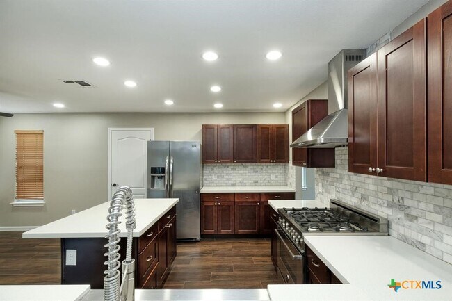Building Photo - 2412 Willow Way