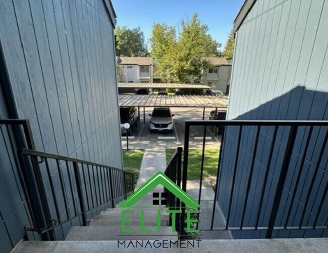 Building Photo - **2 Bed, 2 Bath Condo in Gated Community |...