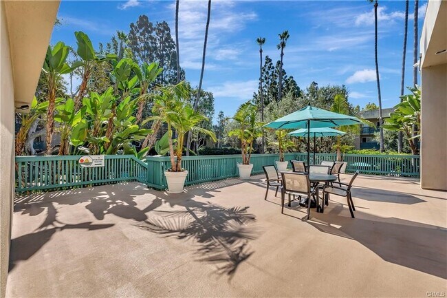 Building Photo - 564 N Bellflower Blvd