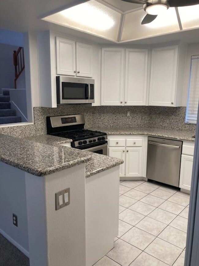Building Photo - 3 Bedroom 3 Bath Home Located in the gated...