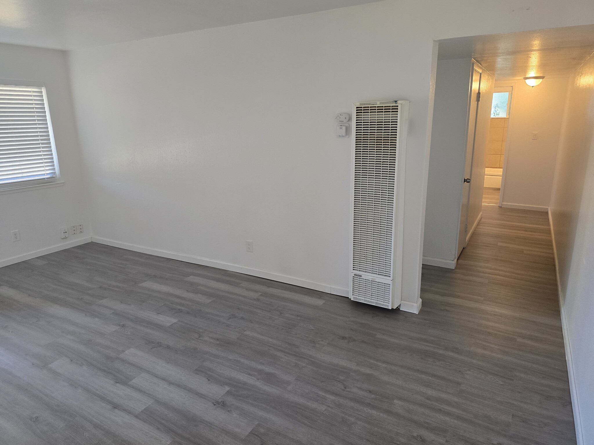 Living room and hallway - 10416 Mills Tower Dr