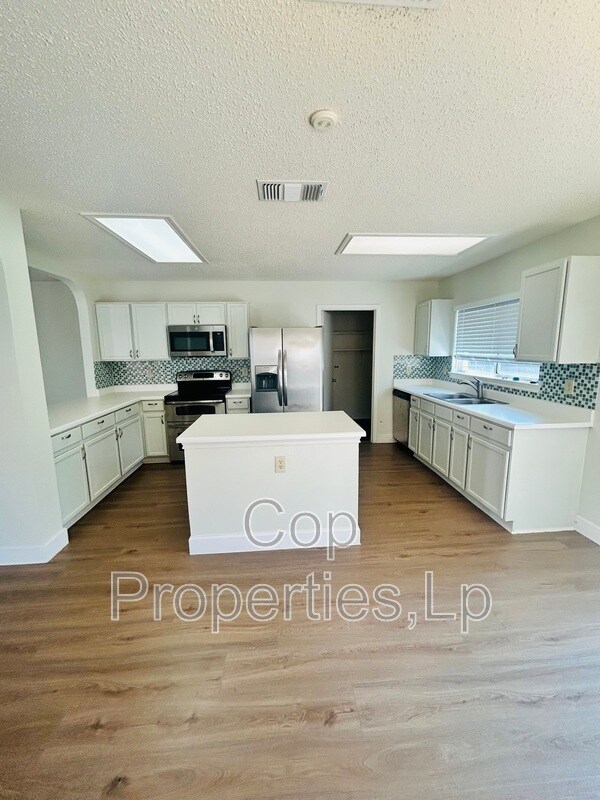 Building Photo - 7138 Valewood View