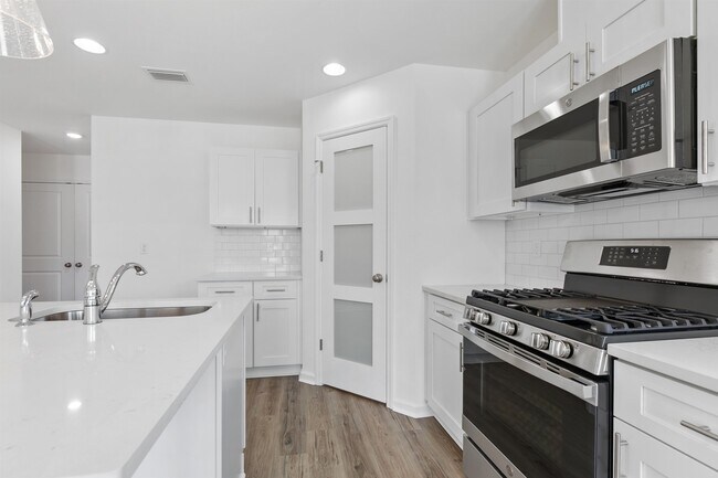 Building Photo - 1363 Landon Hills Dr