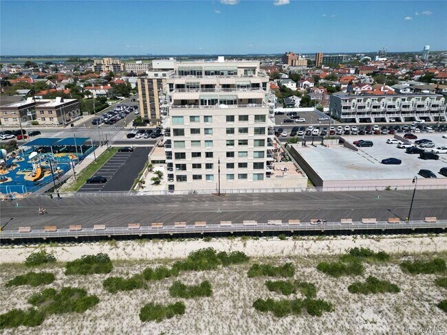 Building Photo - 170 W Broadway