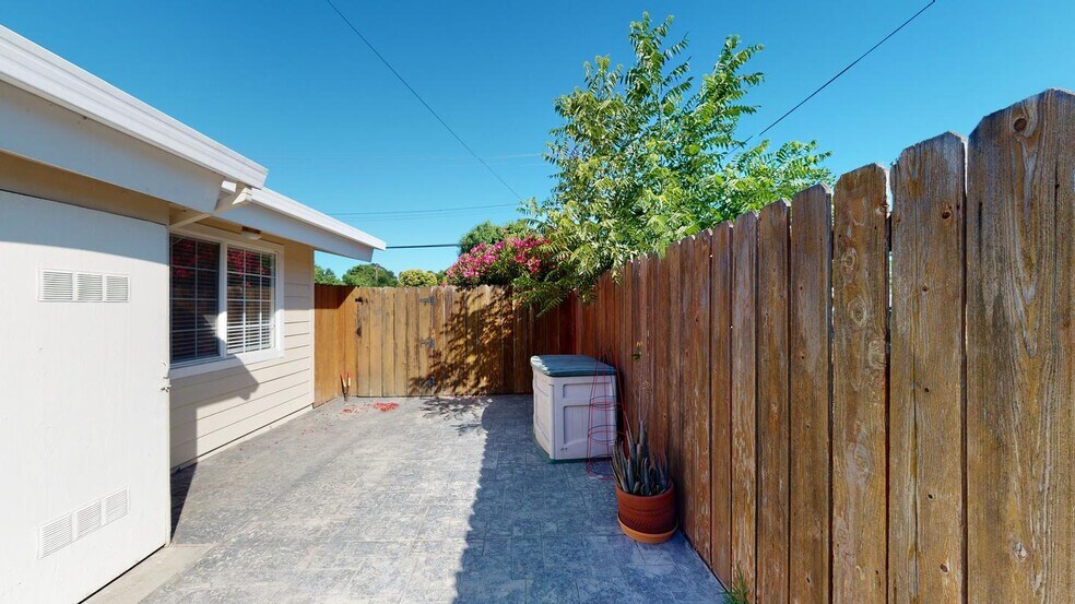 Building Photo - Charming & contemporary Concord home near BART