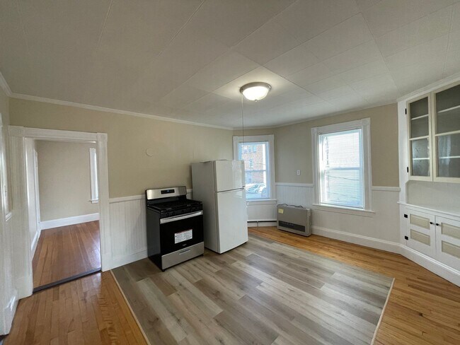 Building Photo - 68 Laval St