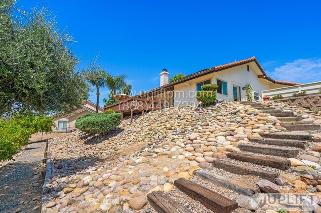 Building Photo - 3 Bedroom 2.5 Bathroom home in Ramona LARG...