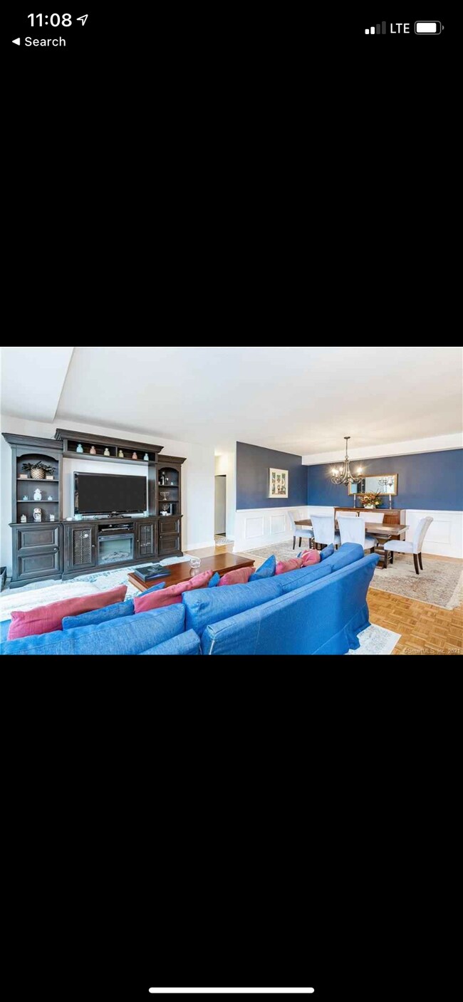 Building Photo - 1028 Farmington Ave