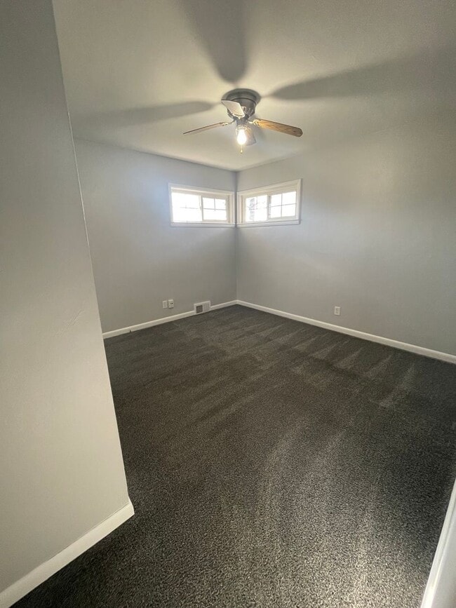 Building Photo - 3 Bedroom Home