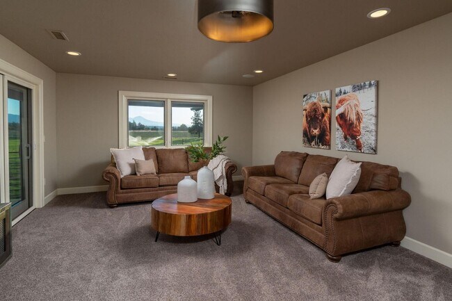 Building Photo - Stunning Tumalo Estate-6 Bed - 7.5 Bath ov...