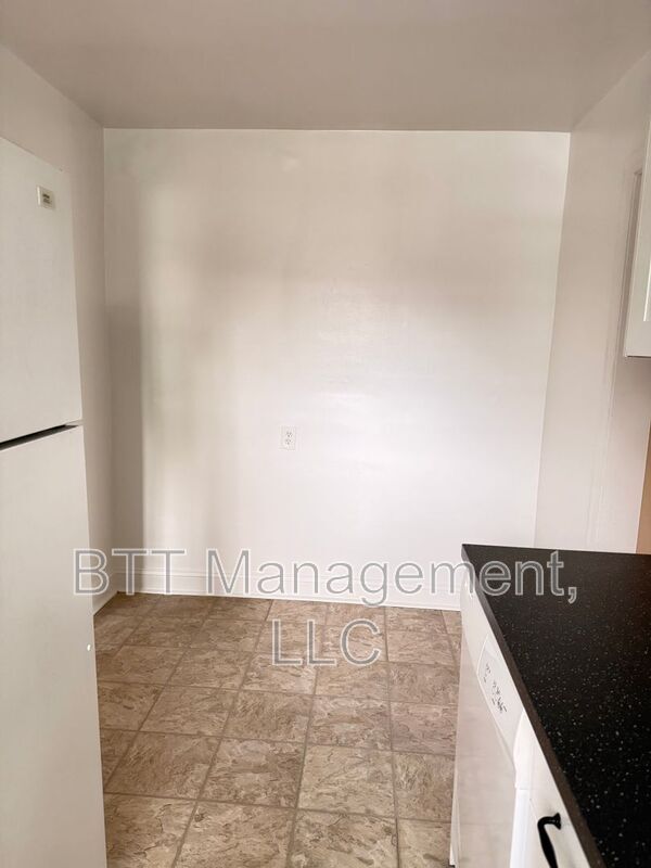 Building Photo - 8401 Greenwood Ave