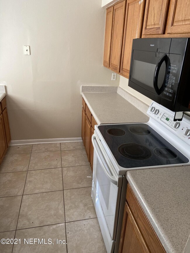 Building Photo - 1950 Paine Ave