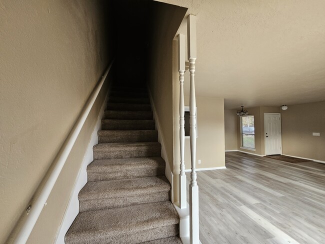 Building Photo - 3808 Quail Run Cir