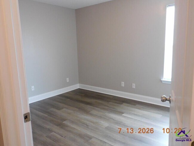 Building Photo - 502 Club Villa Court