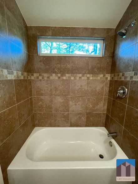 Building Photo - 1377 Greencrest Ct