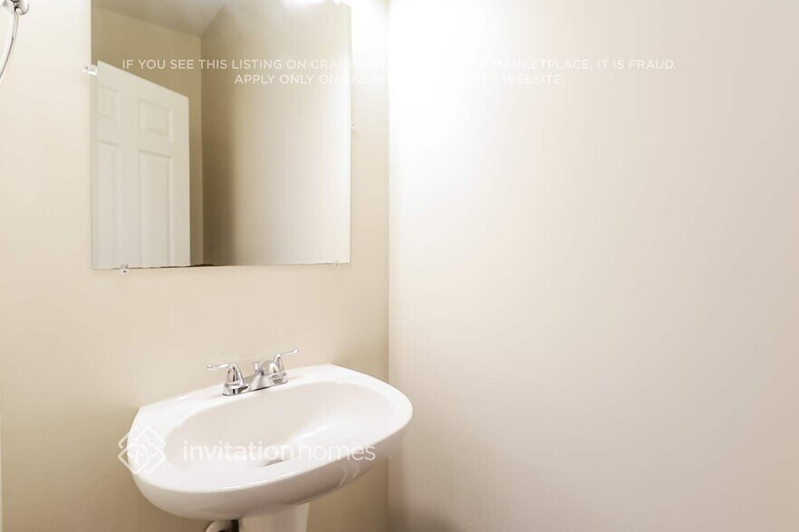 Building Photo - 14004 Ballantyne Meadows Dr