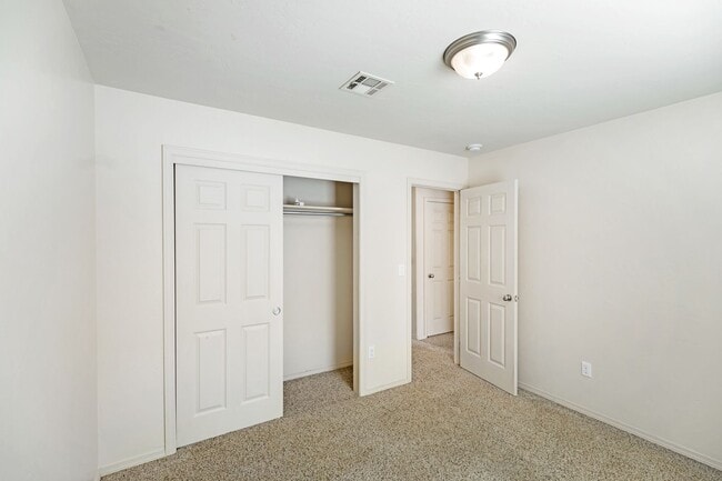 Building Photo - Beautiful Home W/Solar Panels