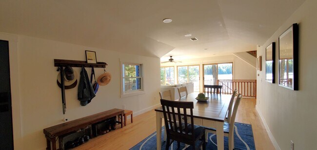 Building Photo - Pre-Leasing Winter and Spring Furnished Rental
